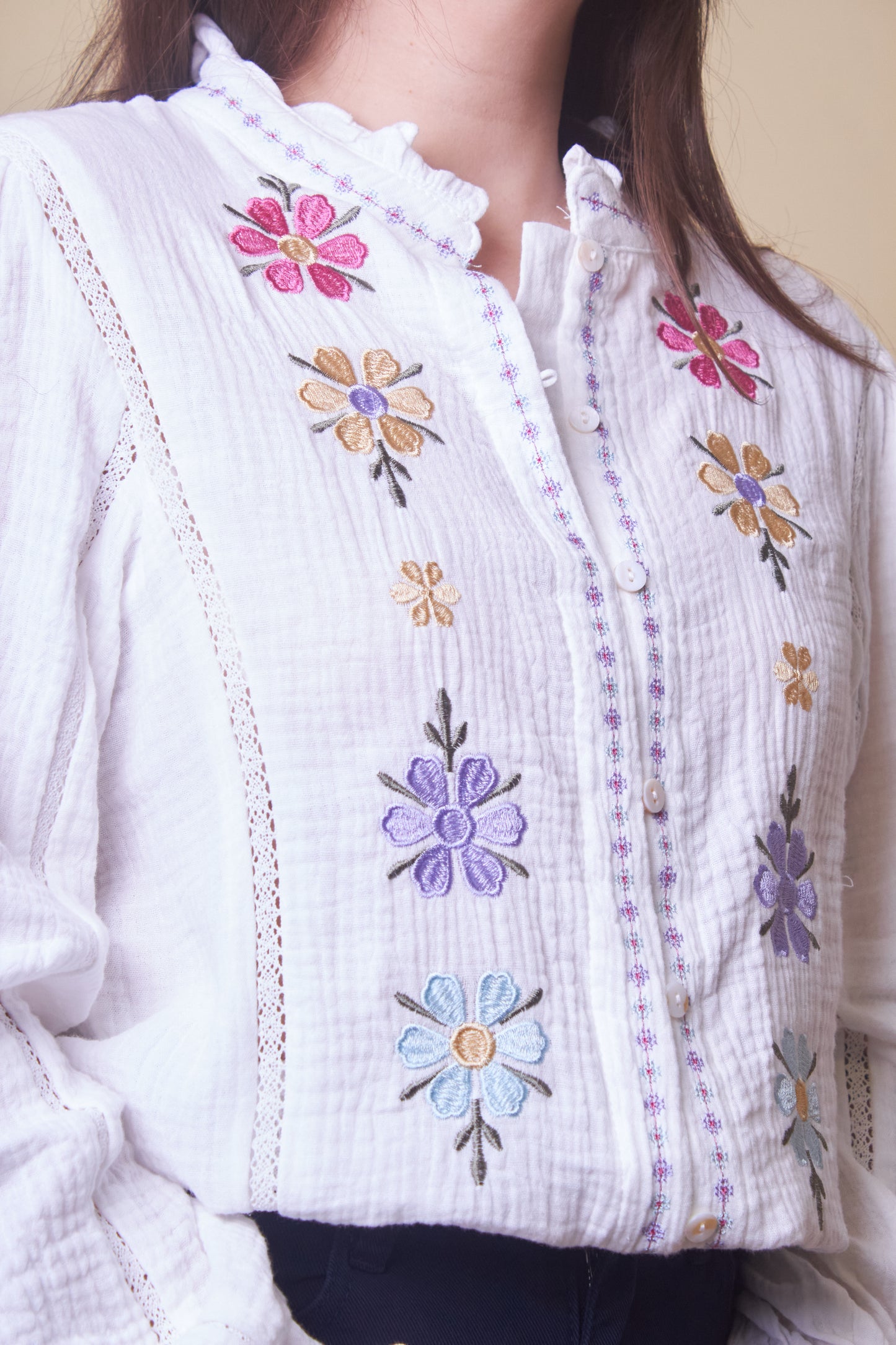 Camisa Flores Bordadas